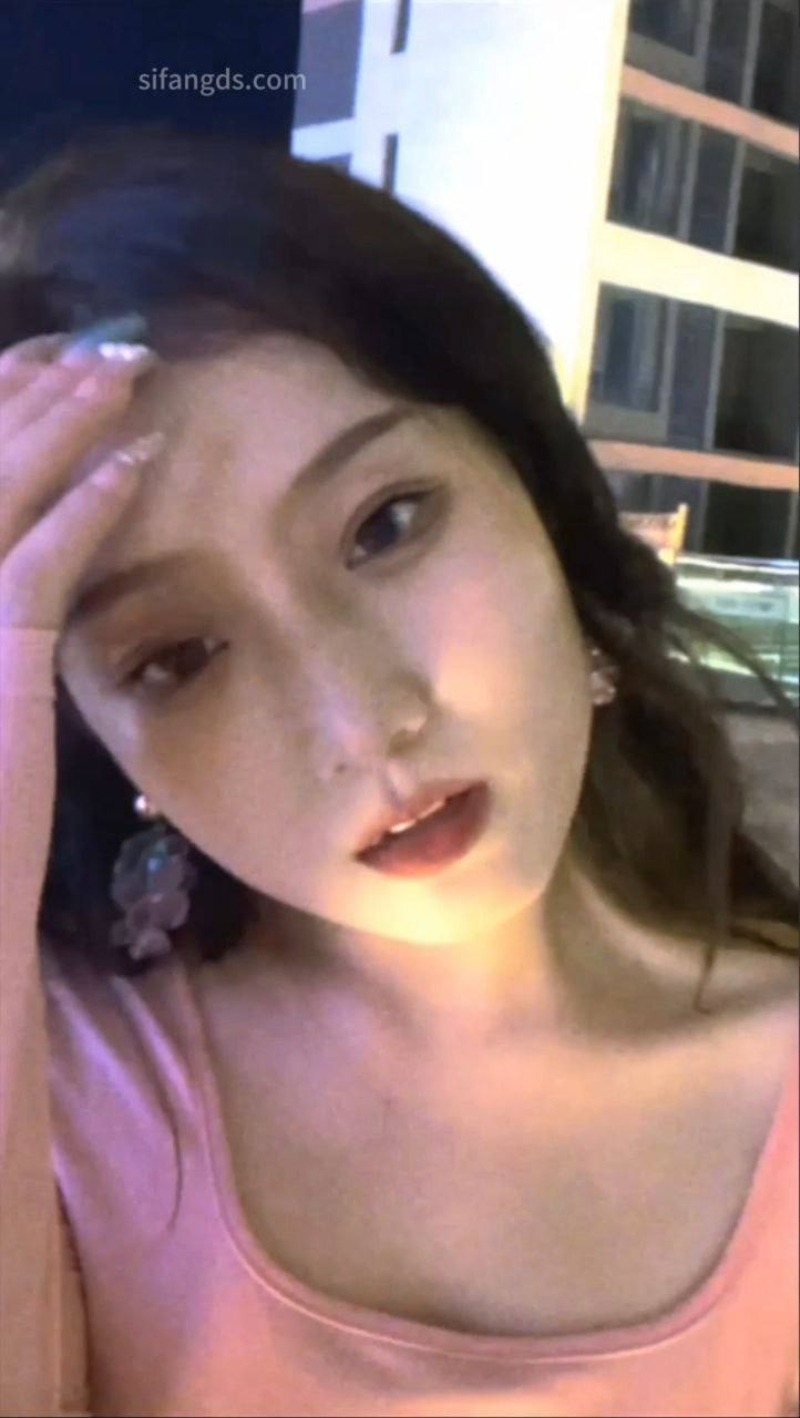 外表越正经的妹子私下里越是玩嗨5