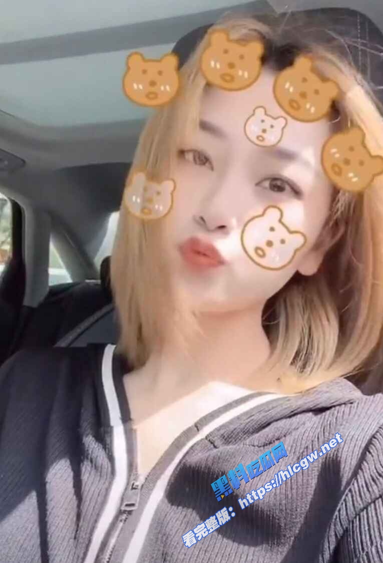 在镜头前是乖巧清纯妹子1