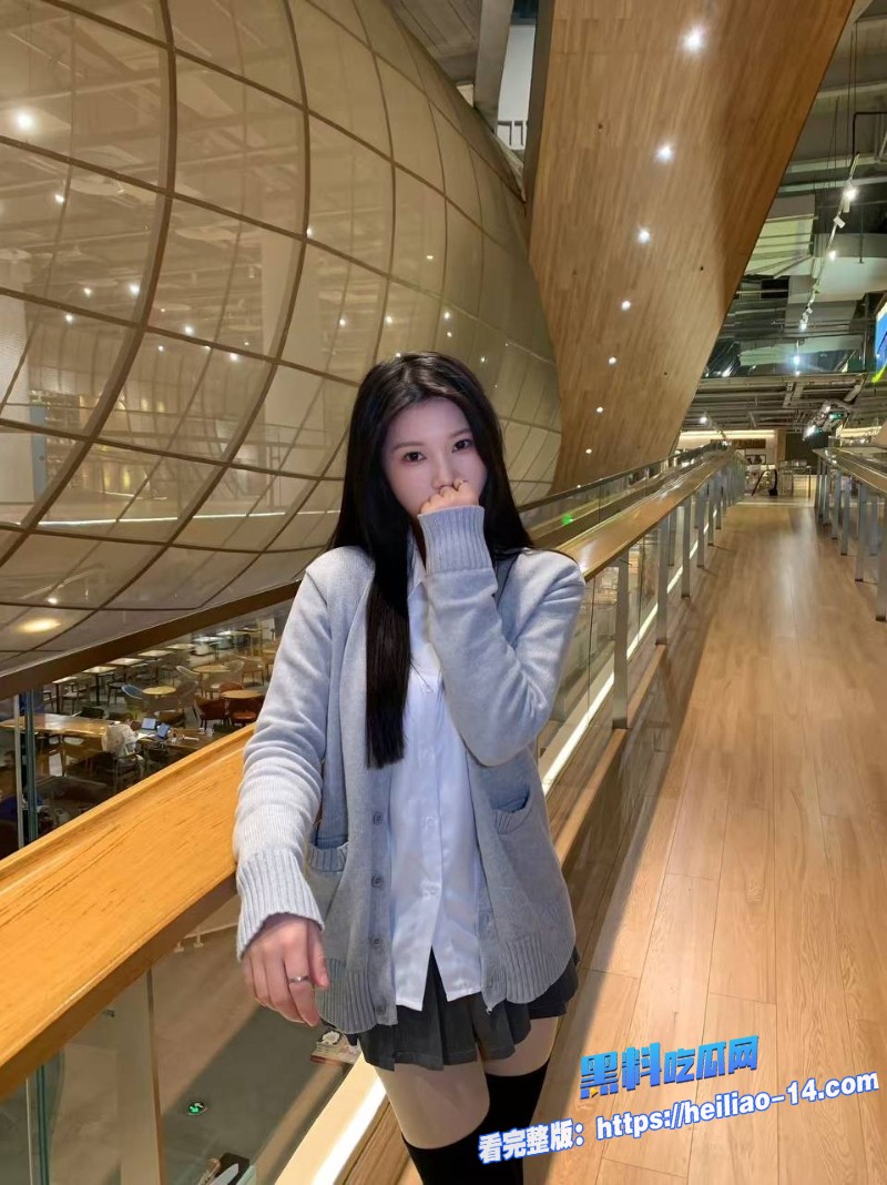 海角伪骨科姐弟曝光弟弟携姐酒店私奔开房享受天伦之乐 1 海角伪骨科姐弟曝光弟弟携姐酒店私奔开房享受天伦之乐 1