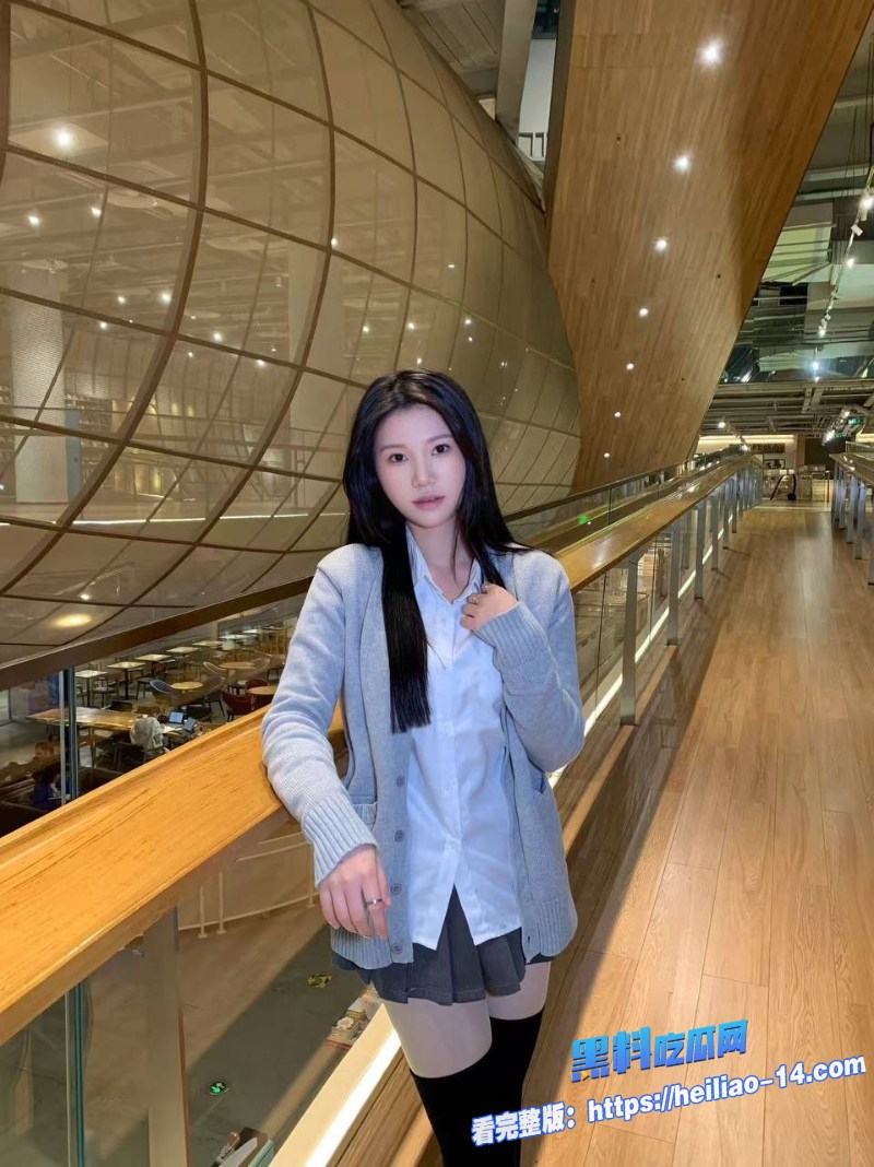 海角伪骨科姐弟曝光弟弟携姐酒店私奔开房享受天伦之乐 2 海角伪骨科姐弟曝光弟弟携姐酒店私奔开房享受天伦之乐 2