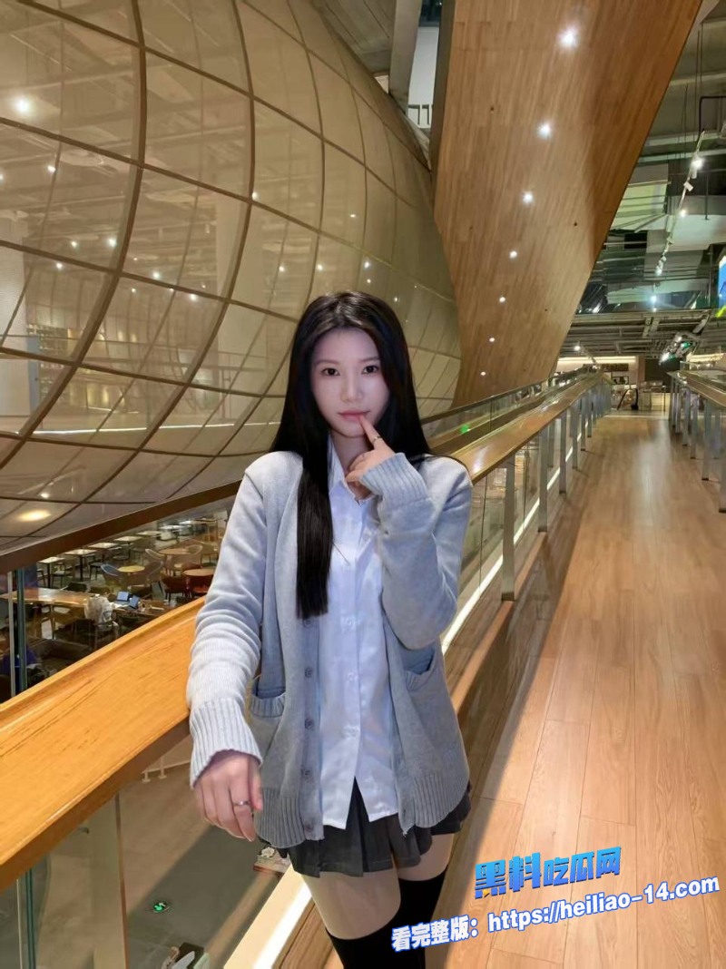 海角伪骨科姐弟曝光弟弟携姐酒店私奔开房享受天伦之乐 3 海角伪骨科姐弟曝光弟弟携姐酒店私奔开房享受天伦之乐 3