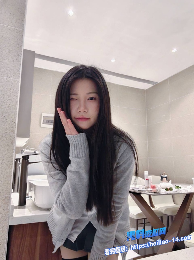 海角伪骨科姐弟曝光弟弟携姐酒店私奔开房享受天伦之乐 4 海角伪骨科姐弟曝光弟弟携姐酒店私奔开房享受天伦之乐 4