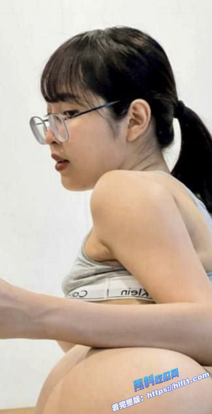 B站 骚逼大学生母狗 撅起屁股掰开嫩穴拍打臀部 目前已清空作品 且看且珍惜！