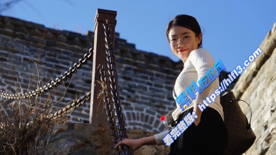 十个眼镜九个骚！眼镜妹 萧媚儿 大尺度性爱私拍流出 后入爆操翘丰臀！1