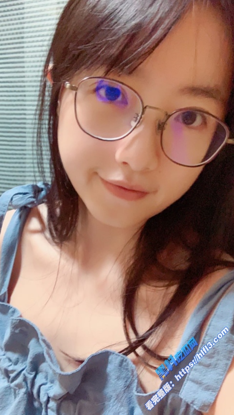 十个眼镜九个骚！眼镜妹 萧媚儿 大尺度性爱私拍流出 后入爆操翘丰臀！4