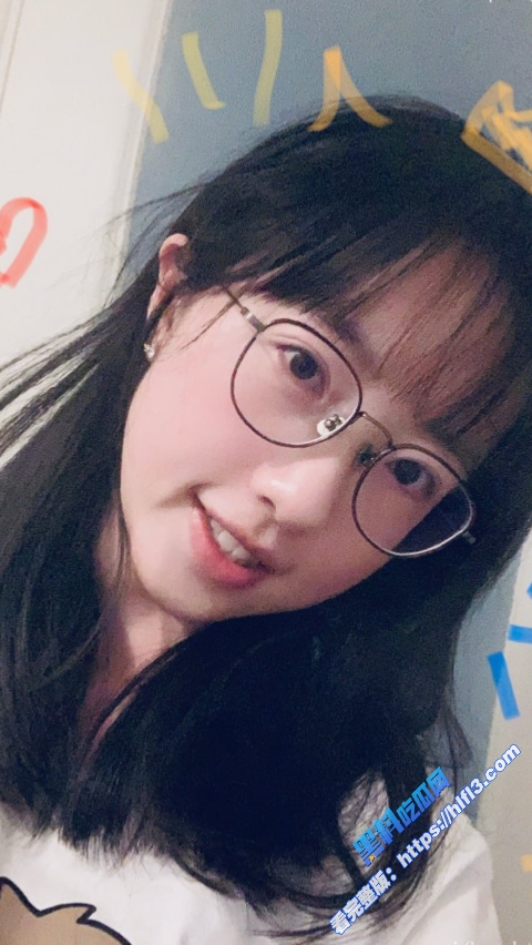 十个眼镜九个骚！眼镜妹 萧媚儿 大尺度性爱私拍流出 后入爆操翘丰臀！5