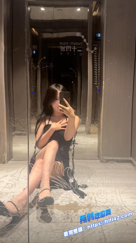 黑料吃瓜网独家曝光抖音千万网红 呆妹儿小霸王酒店开房事件火爆全网三点全露一丝不挂 真带劲10.jpg