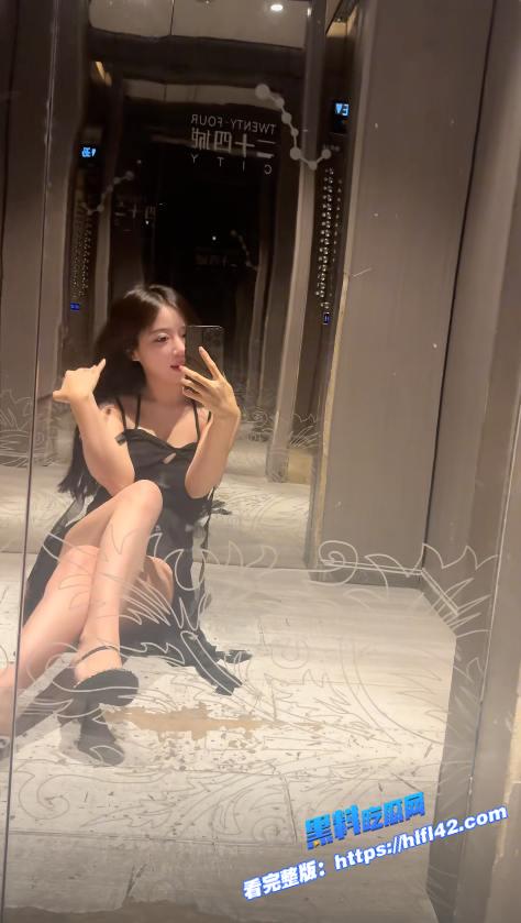 黑料吃瓜网独家曝光抖音千万网红 呆妹儿小霸王酒店开房事件火爆全网三点全露一丝不挂 真带劲11.jpg