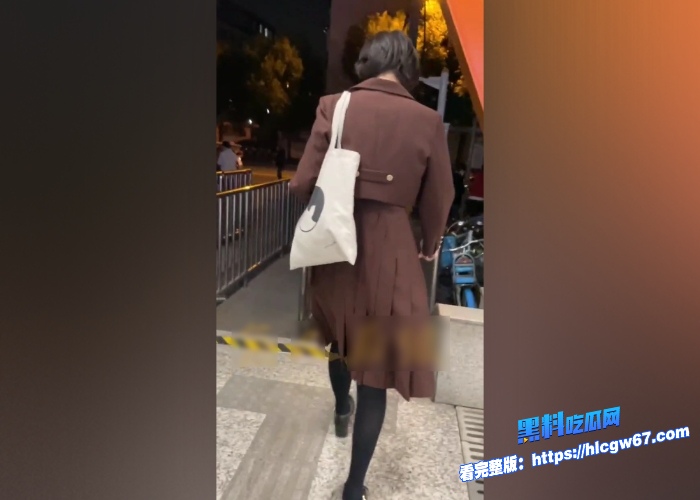 电梯战神无人后继偷拍电梯各种小姐姐裙底合集流出第三弹邪恶手指开启尾随抄底偷窥癖的核弹级福利 图2