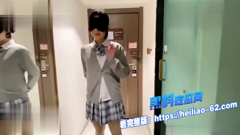 新生学妹鲁豫晓刚入学就被学长骗去酒店做爱戴套干着不爽直接偷偷拔掉狂射里面6 新生学妹鲁豫晓刚入学就被学长骗去酒店做爱戴套干着不爽直接偷偷拔掉狂射里面6