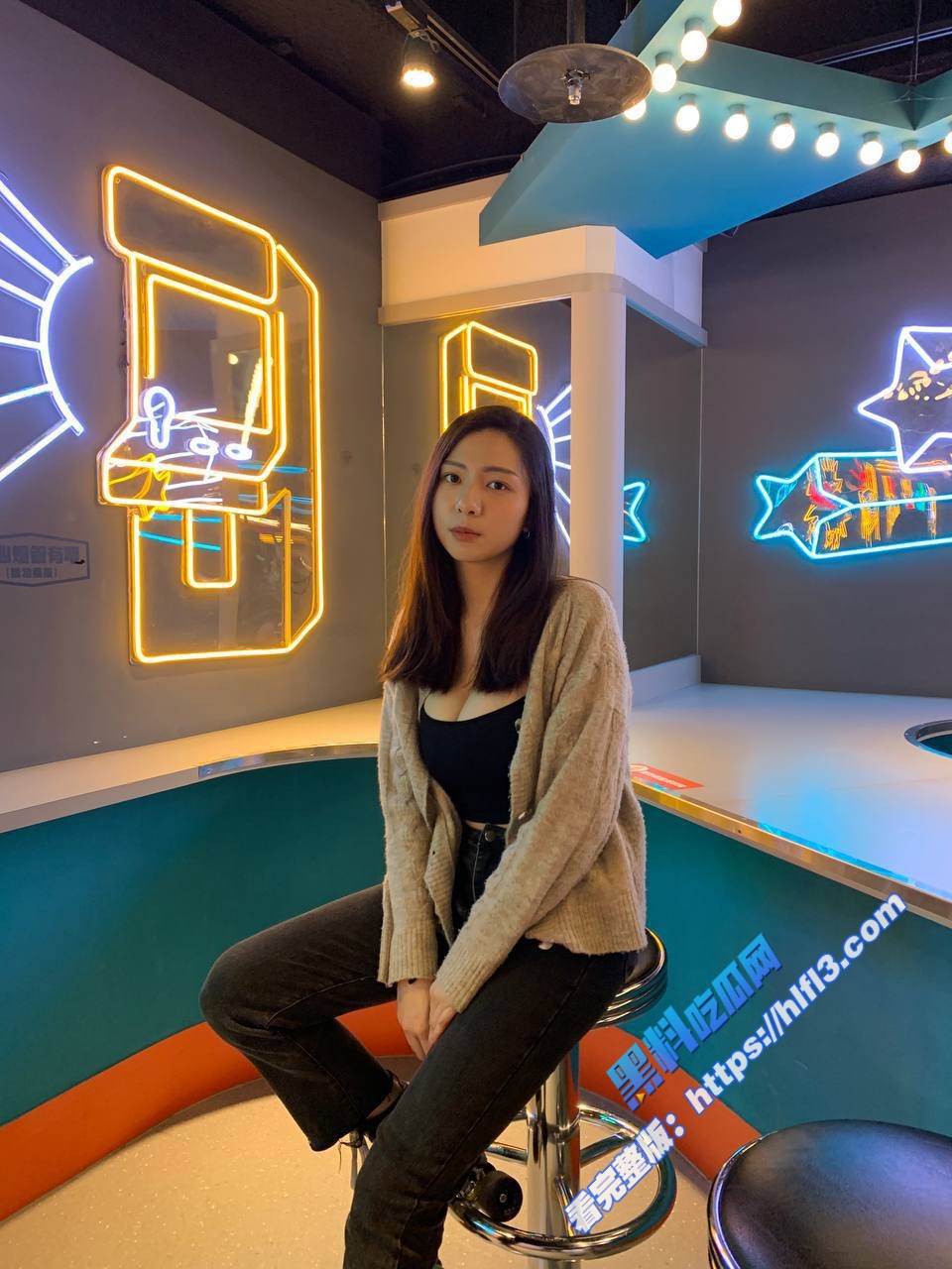 台湾极品巨乳正妹 和男友在家做爱视频流出 超大巨乳被操的晃来晃去！1