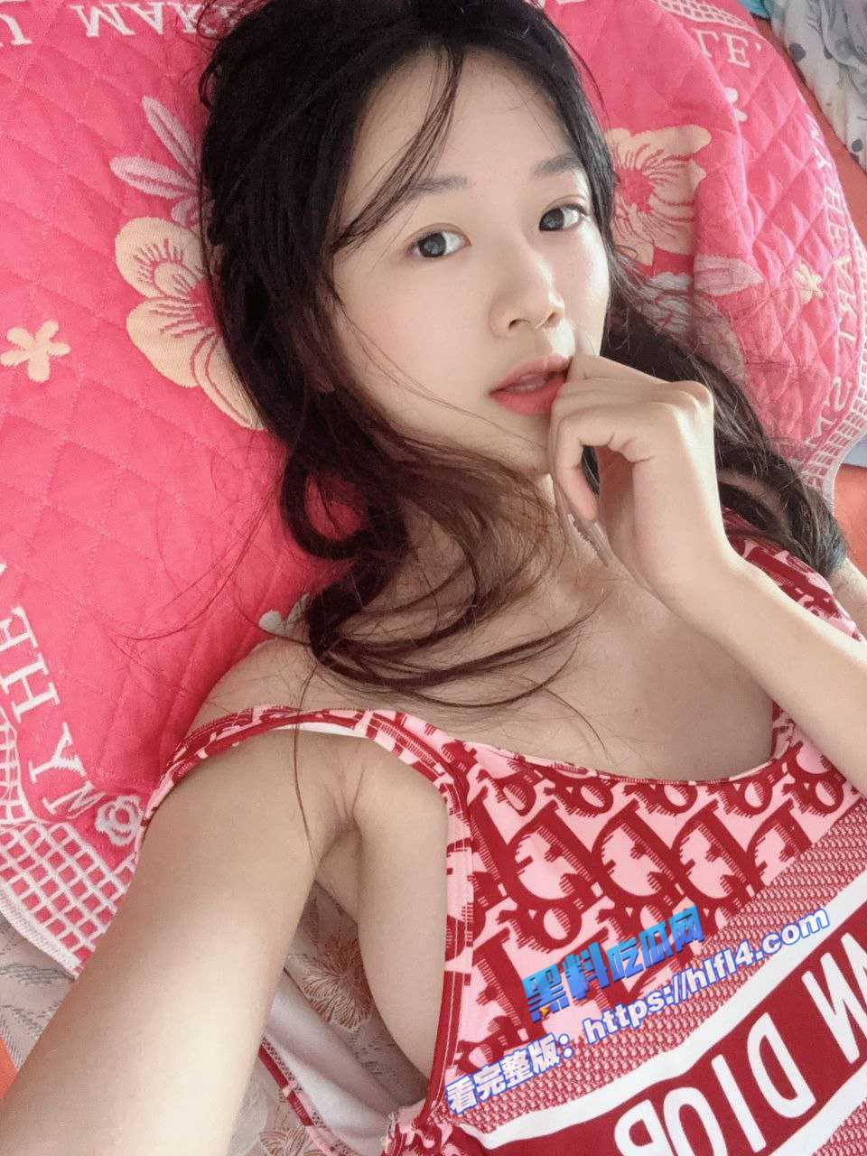广东汕头刚毕业没多久的大学生 长相极其好看 拥有一副魔鬼般的身材！ 图1