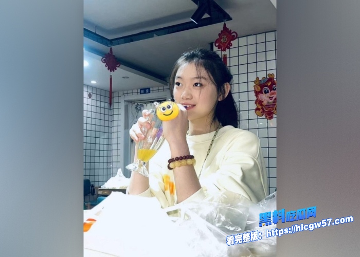 沈阳师范舞蹈系女大学生一晚十万被金主酒店调教视频流出清纯美女被调教成小母狗反差感十足 图1 沈阳师范舞蹈系女大学生一晚十万被金主酒店调教视频流出清纯美女被调教成小母狗反差感十足 图1