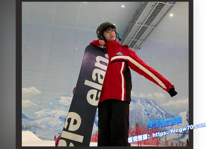 哈尔滨医科大学眼镜妹母狗宦雅昕私生活淫乱口交3P视频曝光流出一个男人还不够两个男人一起操 3