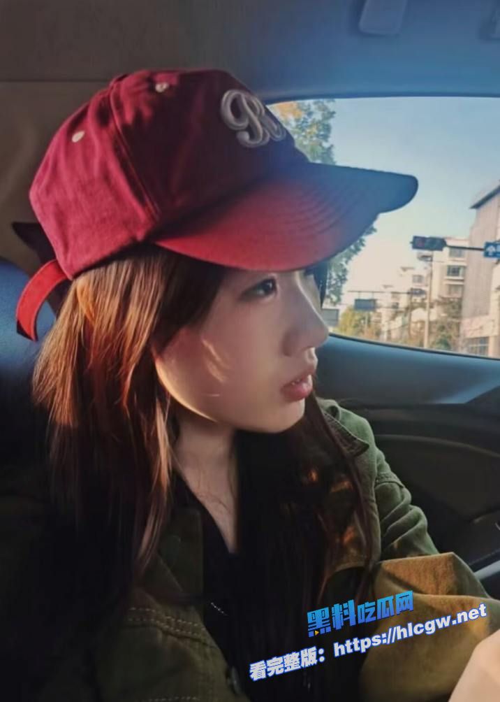 反差婊情侣自拍生活照