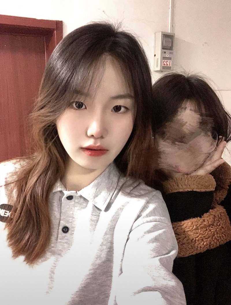 清纯女友对镜自拍4