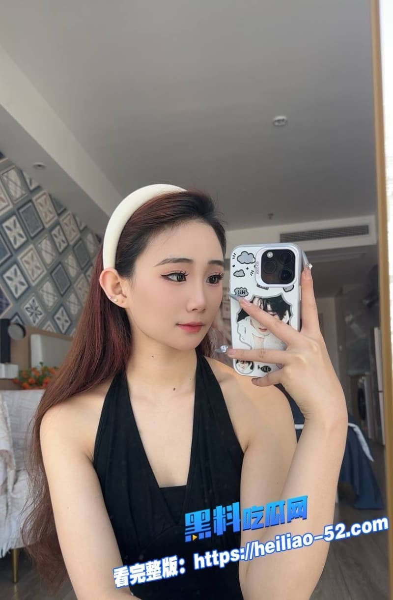 海角父女乱伦父亲给萝莉女儿买新手机诱导女儿口交随后女儿被父亲大屌无情爆操 6 海角父女乱伦父亲给萝莉女儿买新手机诱导女儿口交随后女儿被父亲大屌无情爆操 6