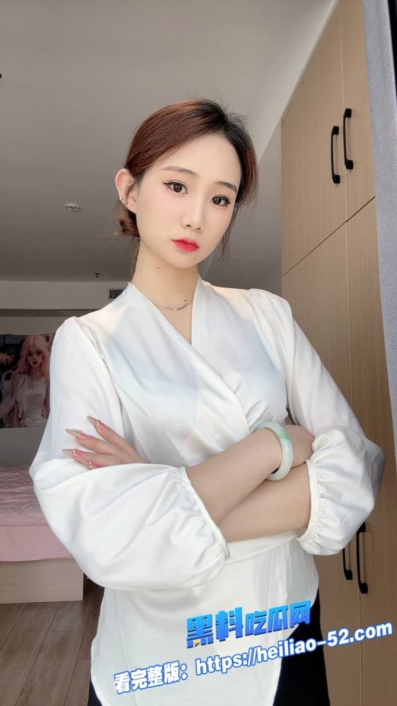 海角父女乱伦父亲给萝莉女儿买新手机诱导女儿口交随后女儿被父亲大屌无情爆操 8 海角父女乱伦父亲给萝莉女儿买新手机诱导女儿口交随后女儿被父亲大屌无情爆操 8