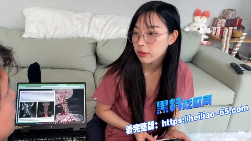 高颜值韩国正妹ElleLee实习护士被洋男友沙发上无套狂干白虎嫩穴尽显诱惑10 高颜值韩国正妹ElleLee实习护士被洋男友沙发上无套狂干白虎嫩穴尽显诱惑10