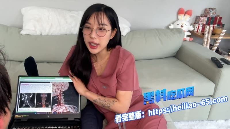高颜值韩国正妹ElleLee实习护士被洋男友沙发上无套狂干白虎嫩穴尽显诱惑11 高颜值韩国正妹ElleLee实习护士被洋男友沙发上无套狂干白虎嫩穴尽显诱惑11