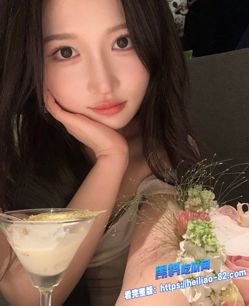 海角兄妹乱伦哥哥忍不住把闷骚妹妹按在摇摇椅上狂操全程视觉冲击感超强1 海角兄妹乱伦哥哥忍不住把闷骚妹妹按在摇摇椅上狂操全程视觉冲击感超强1