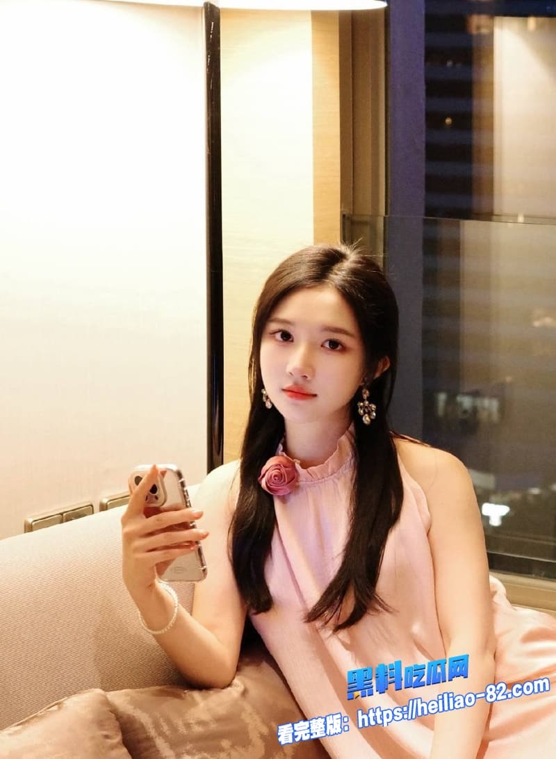 海角兄妹乱伦哥哥忍不住把闷骚妹妹按在摇摇椅上狂操全程视觉冲击感超强4 海角兄妹乱伦哥哥忍不住把闷骚妹妹按在摇摇椅上狂操全程视觉冲击感超强4