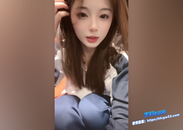 抖音30w网红阿月大王，足调素人处男视频流出，白皙玉足粉嫩诱人图1.jpg