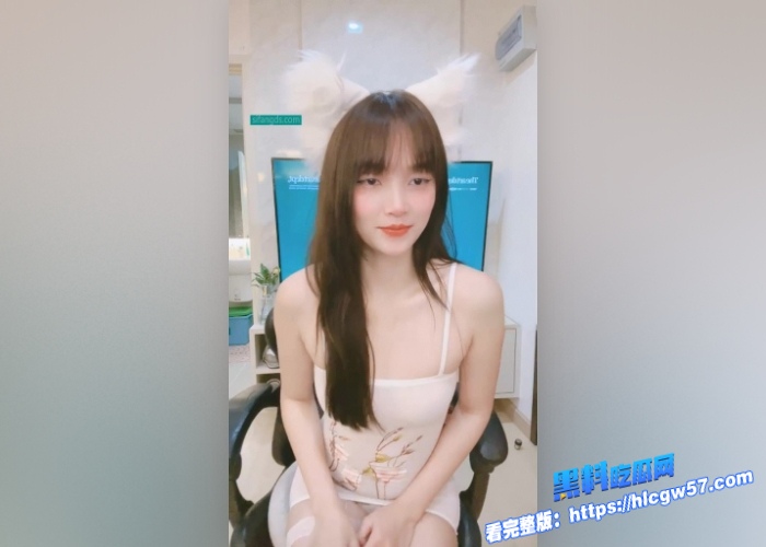 20岁纯美吊带白丝蜜桃臀Rias 无毛小穴也很粉嫩，大尺度付费秀，脸穴同框自慰！ 2