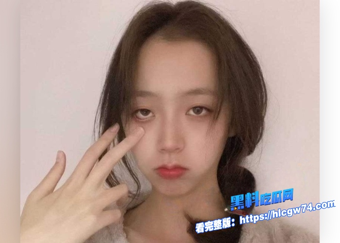 南京师范大学校花孟钰涵富二代玩腻后被曝光性爱视频娇嫩身躯被大鸡巴无套爆操高高在上的女神此刻宛如母狗般跪地呻吟 图1