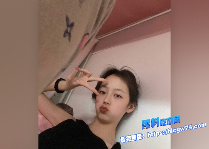 南京师范大学校花孟钰涵富二代玩腻后被曝光性爱视频娇嫩身躯被大鸡巴无套爆操高高在上的女神此刻宛如母狗般跪地呻吟 图3