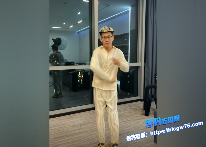 宇将军手下头号大将快手两百万粉丝网红大懿被人线下真实掌掴下跪嚼着最贵的槟榔挨最毒的打4 宇将军手下头号大将快手两百万粉丝网红大懿被人线下真实掌掴下跪嚼着最贵的槟榔挨最毒的打4