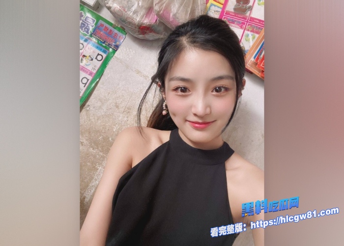 上海师范大学邓乔馨顶级校花最新完整版生活照与自慰视频曝光这颜值和身材简直绝美清纯的外表没想到私下这么骚 图1