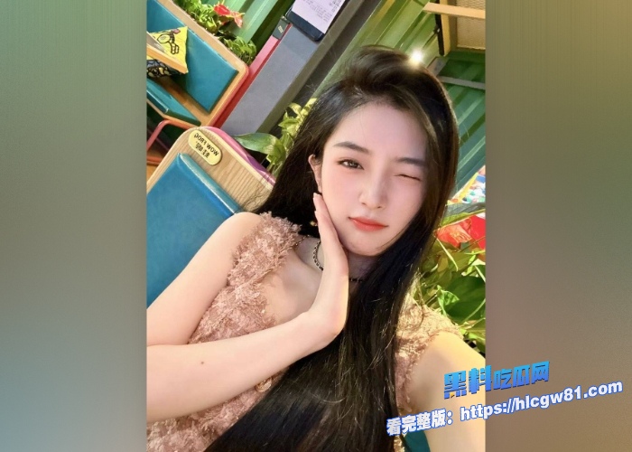 上海师范大学邓乔馨顶级校花最新完整版生活照与自慰视频曝光这颜值和身材简直绝美清纯的外表没想到私下这么骚 图2