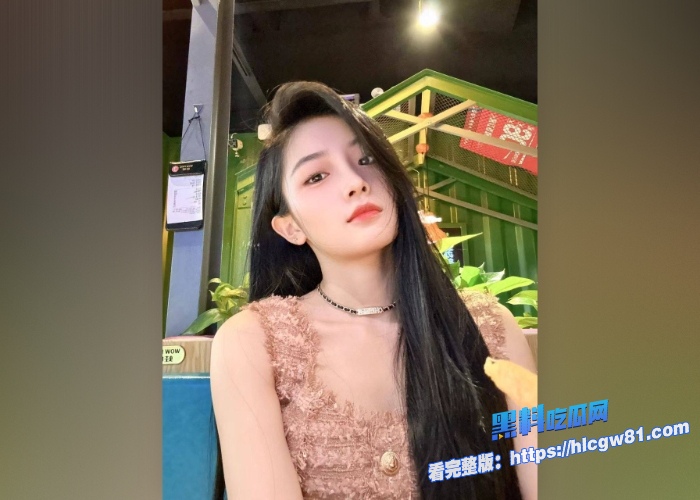 上海师范大学邓乔馨顶级校花最新完整版生活照与自慰视频曝光这颜值和身材简直绝美清纯的外表没想到私下这么骚 图3