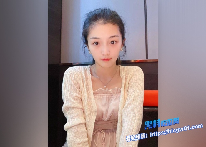上海师范大学邓乔馨顶级校花最新完整版生活照与自慰视频曝光这颜值和身材简直绝美清纯的外表没想到私下这么骚 图5