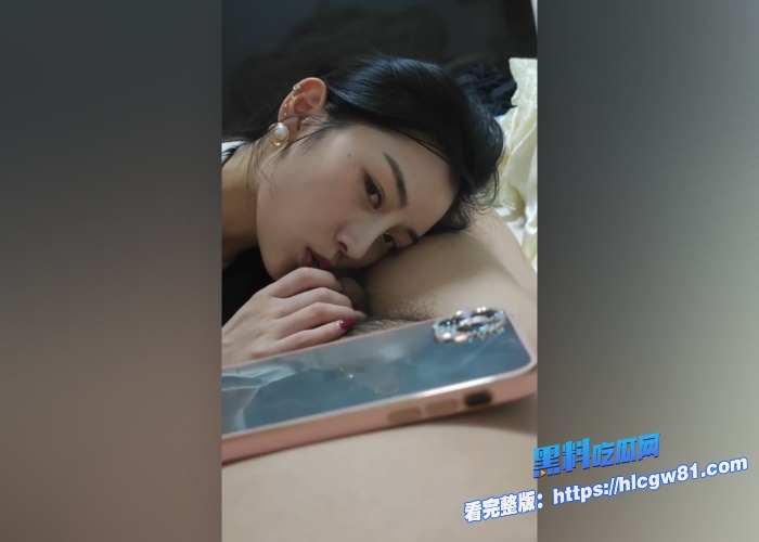 上海师范大学邓乔馨顶级校花最新完整版生活照与自慰视频曝光这颜值和身材简直绝美清纯的外表没想到私下这么骚 图13