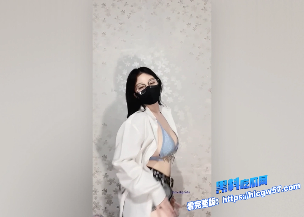 推特大火的网黄博主无刺榴莲全裸付费抖音风跳舞视频身材是真的顶第四期 4