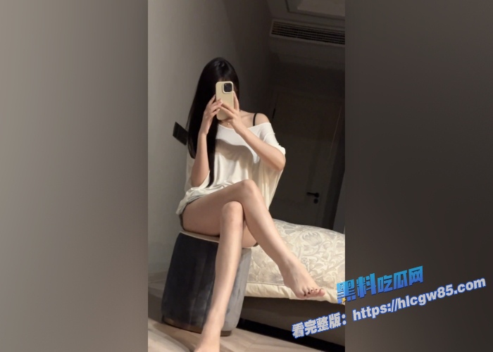 推特上OL风博主yigeren33自慰视频流出 3 推特上OL风博主yigeren33自慰视频流出 3