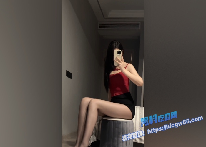 推特上OL风博主yigeren33自慰视频流出 4 推特上OL风博主yigeren33自慰视频流出 4