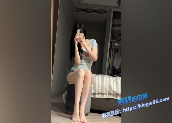 推特上OL风博主yigeren33自慰视频流出 5 推特上OL风博主yigeren33自慰视频流出 5
