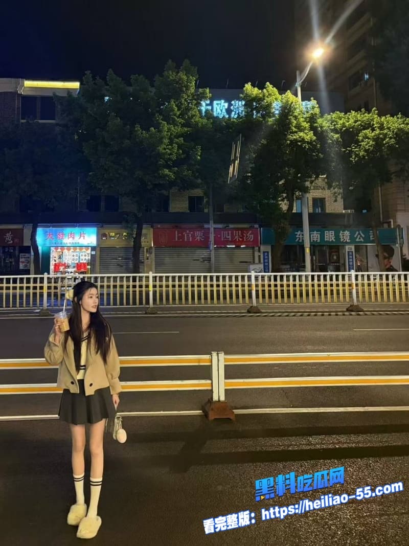 海角姐弟乱伦骚货姐姐疯狂勾引弟弟身穿开裆牛仔裤做爱性瘾小母狗彻底放飞自我1