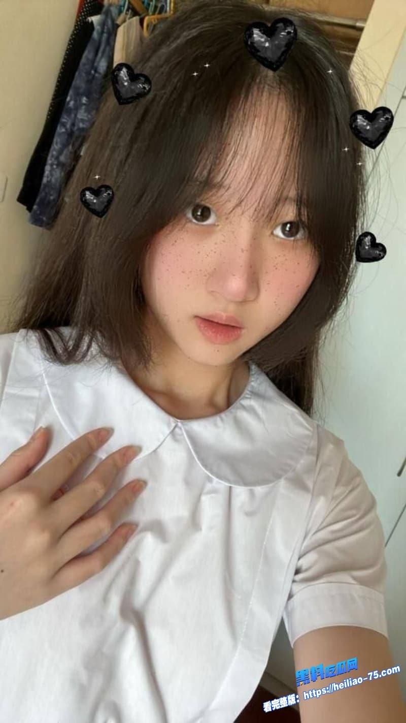 清纯黑长直女大学生被男友调教成骚母狗出租屋自拍跪舔猛干超上头3