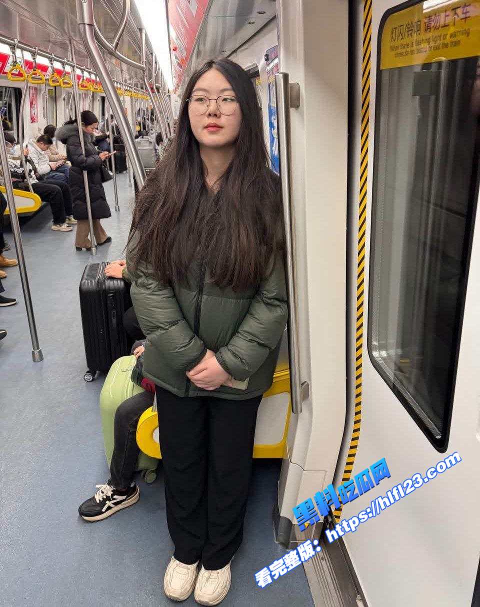 山东济南完美蜜桃臀嫩鲍母狗 微胖爱好者的天花板！ 无套后入骑乘小穴超紧致 图1