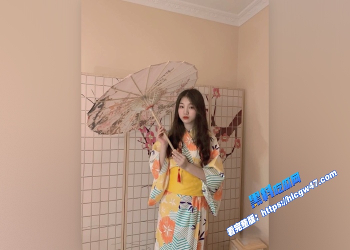 邻家反差乖乖女渣男分手求和遭拒怒而曝光不雅自拍宿舍脱衣展示粉嫩双乳手指插入多毛小穴骚叫不断 图2WH700x500px