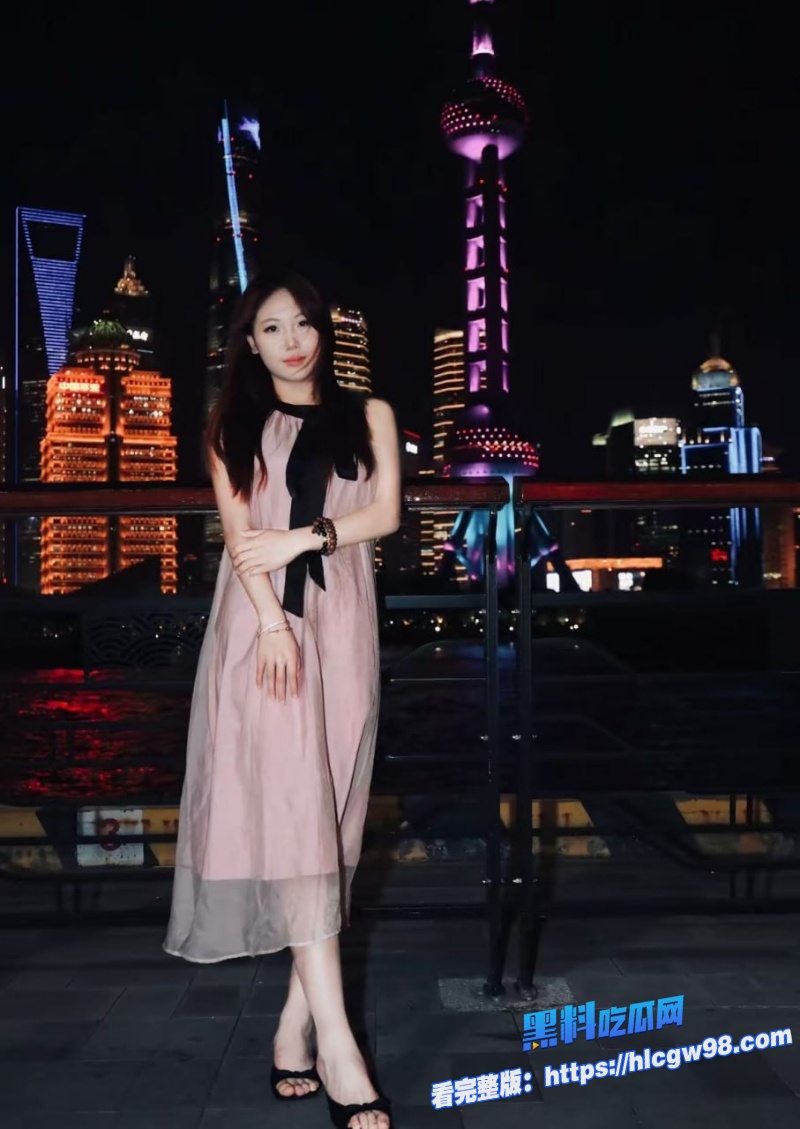 性感姑姑带着18岁侄女与姑夫乱伦双飞 2
