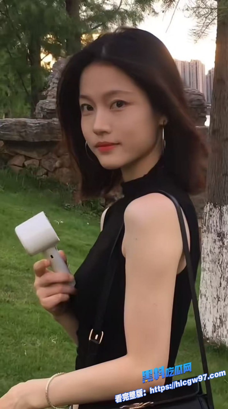 乱至极的兄妹在家禁忌乱伦家人就在隔壁厨房做饭心跳加速的极度禁忌相当刺激1
