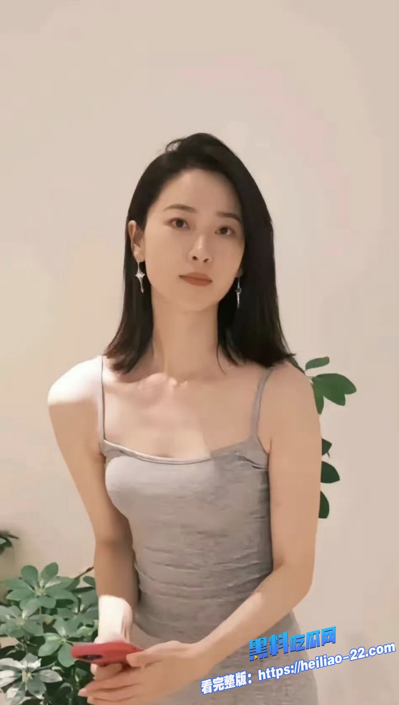 海角乱伦亲爹与女儿禁忌之夜彻底失控平日乖巧的女儿在父亲怀中渐渐沉沦5 海角乱伦亲爹与女儿禁忌之夜彻底失控平日乖巧的女儿在父亲怀中渐渐沉沦5