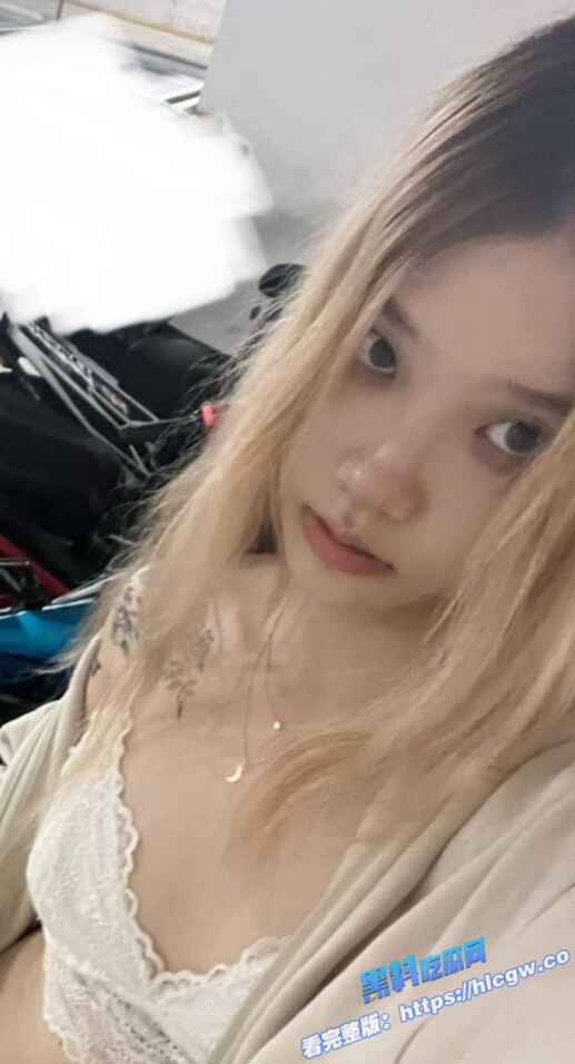 穿着极其大胆的金毛精神小妹 微透薄纱小短裤 身体符文篆刻 还有淫荡魅魔纹图4 穿着极其大胆的金毛精神小妹 微透薄纱小短裤 身体符文篆刻 还有淫荡魅魔纹图4