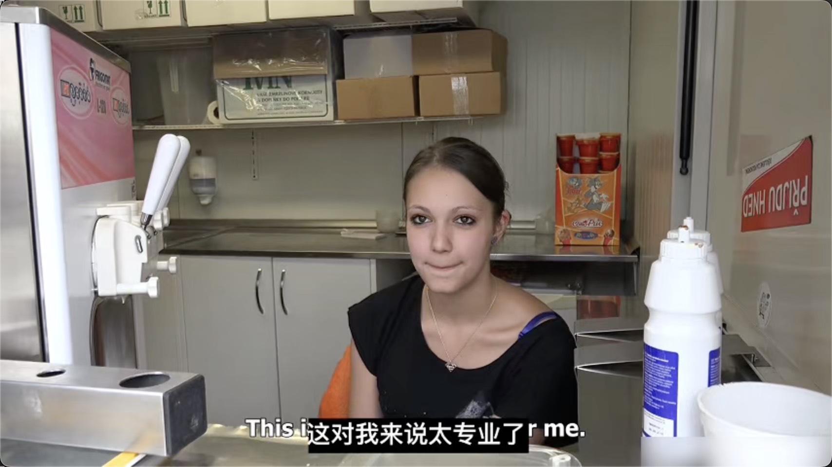 捷克街头搭讪-拐单身母亲花钱买了他内裤，加钱直接拉到小树丛操了她1