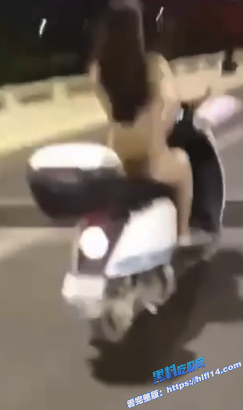 这是什么表演 潮汕街头惊现裸体女骑士 全裸骑车狂奔 才四月份就有这么热了吗?3 这是什么表演 潮汕街头惊现裸体女骑士 全裸骑车狂奔 才四月份就有这么热了吗?3